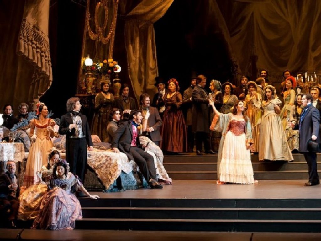 Prosegue con La Traviata la stagione 2018-2019 del cartellone della Royal Opera House, in diretta via satellite nei The Space Cinema dal prestigioso palcoscenico di Londra