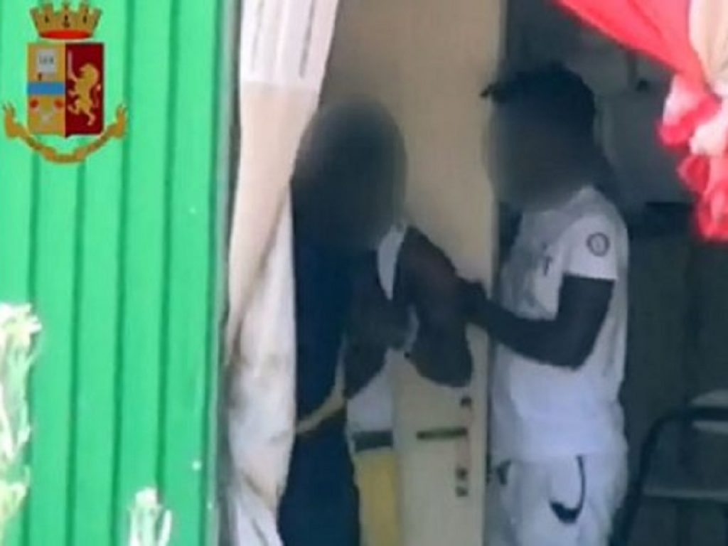 La Polizia di Stato ha arrestato altri 10 affiliati alla mafia nigeriana ricercati dal gennaio scorso: erano membri della banda Supreme Vikings Confraternity