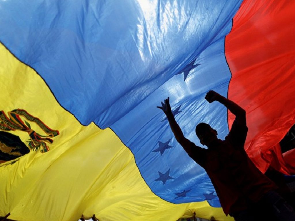 In Venezuela domenica le elezioni. Il presidente Maduro si impegna a rispettare il risultato delle urne: “Se vince l’opposizione, lascio”