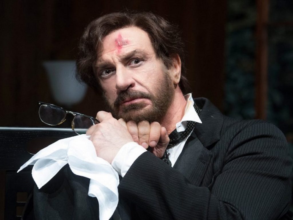 Sebastiano Lo Monaco in "Il berretto a sonagli" foto Tommaso Le Pera