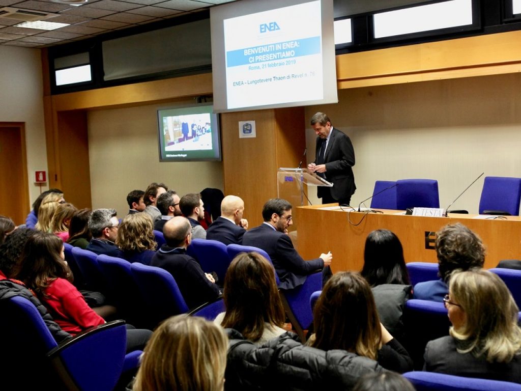 Sono 340 i giovani ricercatori e tecnologi che hanno preso servizio a tempo indeterminato in ENEA negli ultimi sei mesi: è la prima parte di un piano di assunzioni più ampio che proseguirà con nuovi concorsi per oltre 300 posizioni