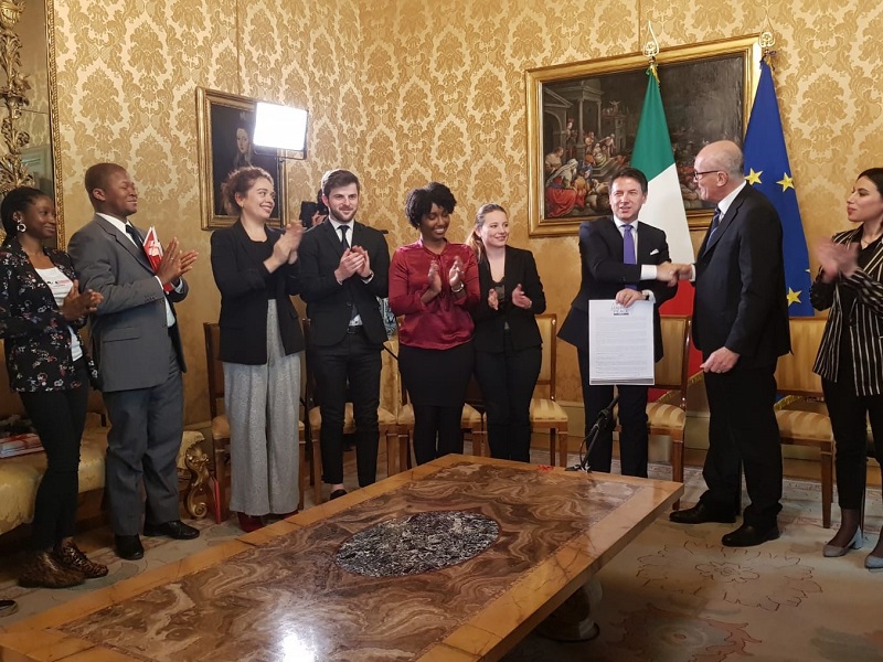 Il Premier Conte è il primo firmatario dell’Appello lanciato alle Nazioni Unite che impegna il costo di un’arma per una borsa di studio per futuri leader di pace