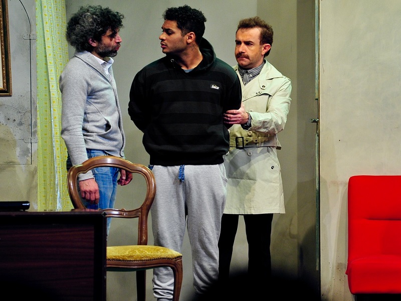 Dal 28 febbraio al 10 marzo sul palco del Teatro Marconi di Roma arriva lo spettacolo Immigrati Brava Gente di e con Bernardino De Bernardis