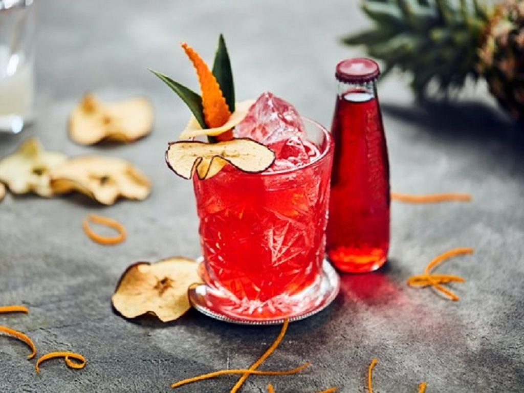 Dal Tom Collins allo Strawbitter, dal French 75 al Pisco Punch passando per il Rob Royster: ecco i 10 cocktail da non perdere quest'estate