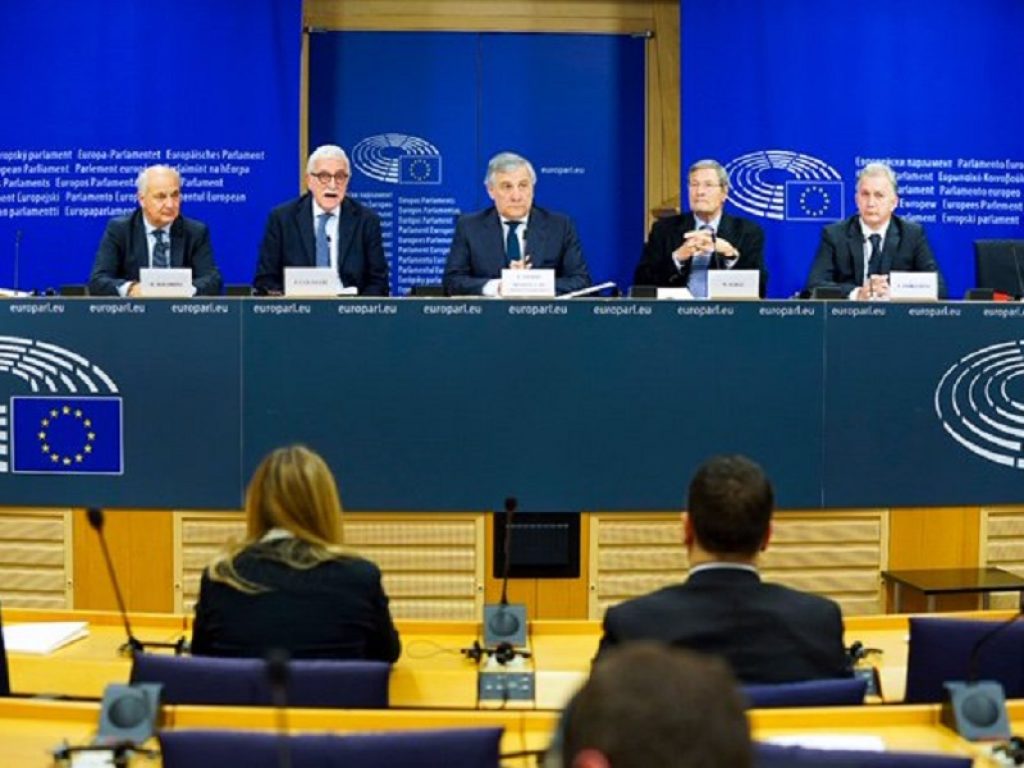 Nuova alleanza anti tumori tra la Fondazione Insieme contro il Cancro e l’Associazione Europea degli allenatori di calcio (AEFCA - Alliance of European Football Coaches'Association)