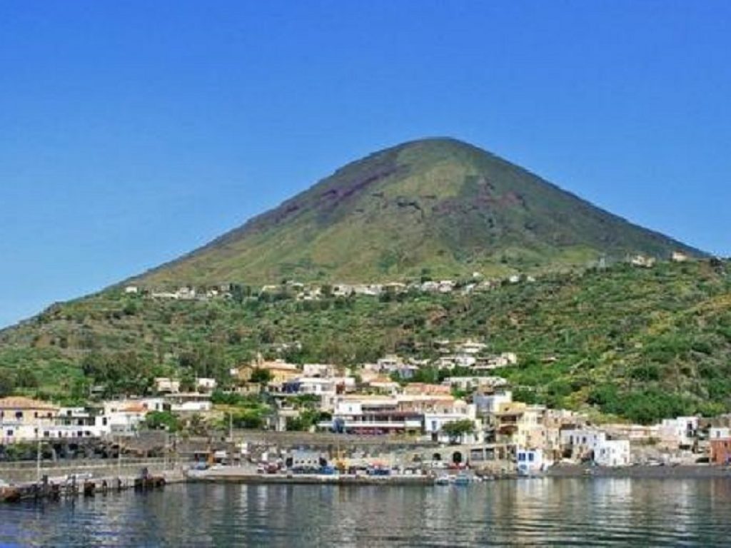 Riaprono gli Info Point dei Vulcani Eoliani di Stromboli e Vulcano: per accedere sarà obbligatoria la prenotazione online