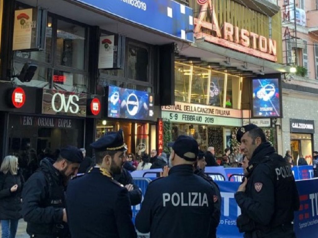 Che ne sarà del Festival di Sanremo 2021 con l'emergenza Coronavirus: la Rai tra poche settimane inizierà a lavorare sulla prossima edizione e spunta l’ipotesi rinvio