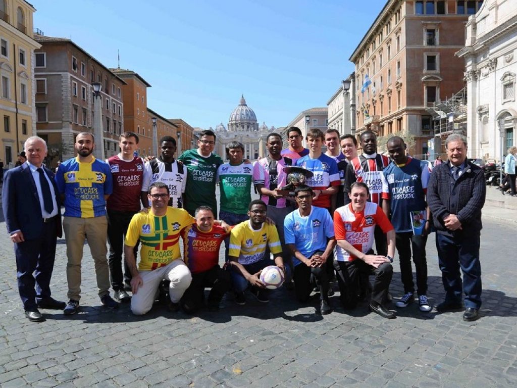 Nella gara inaugurale della Clericus Cup si affrontano le finaliste del maggio 2018. Novità assoluta: due gironi per squadre di sacerdoti e due gironi per i seminaristi