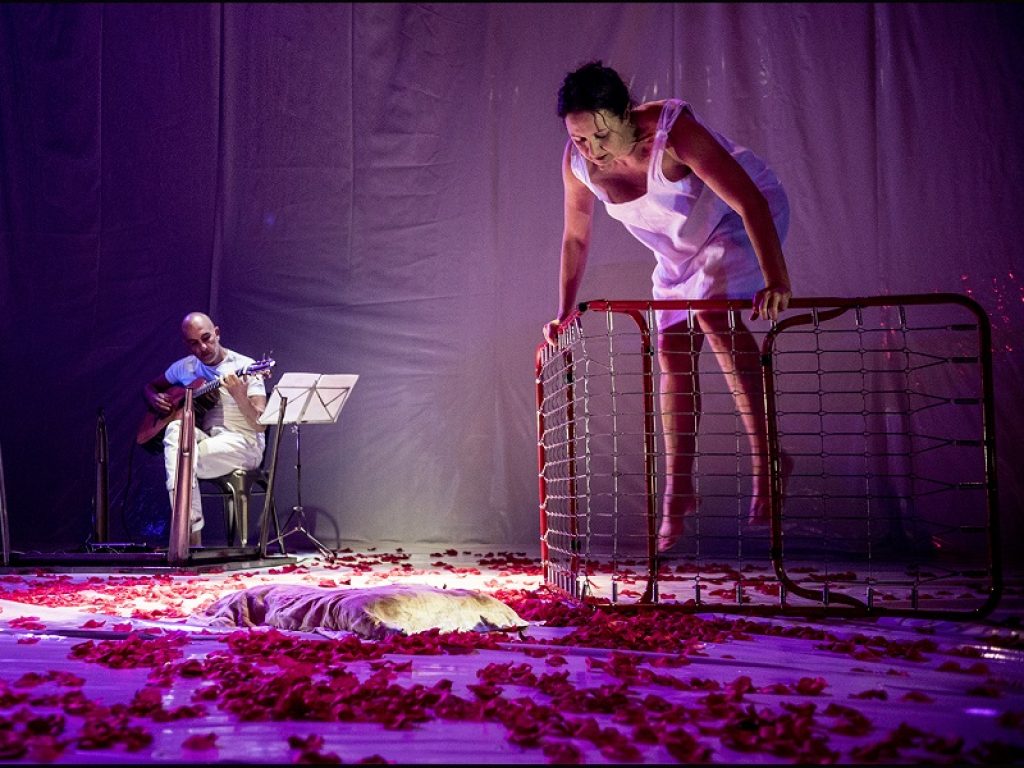 Il 4 aprile alle 21 al Teatro Tor Bella Monaca lo spettacolo I colori maturano la notte. Confessioni di una diversa Alda Merini, ideato, scritto e diretto da Marzia Ercolani