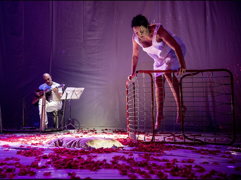 Il 4 aprile alle 21 al Teatro Tor Bella Monaca lo spettacolo I colori maturano la notte. Confessioni di una diversa Alda Merini, ideato, scritto e diretto da Marzia Ercolani