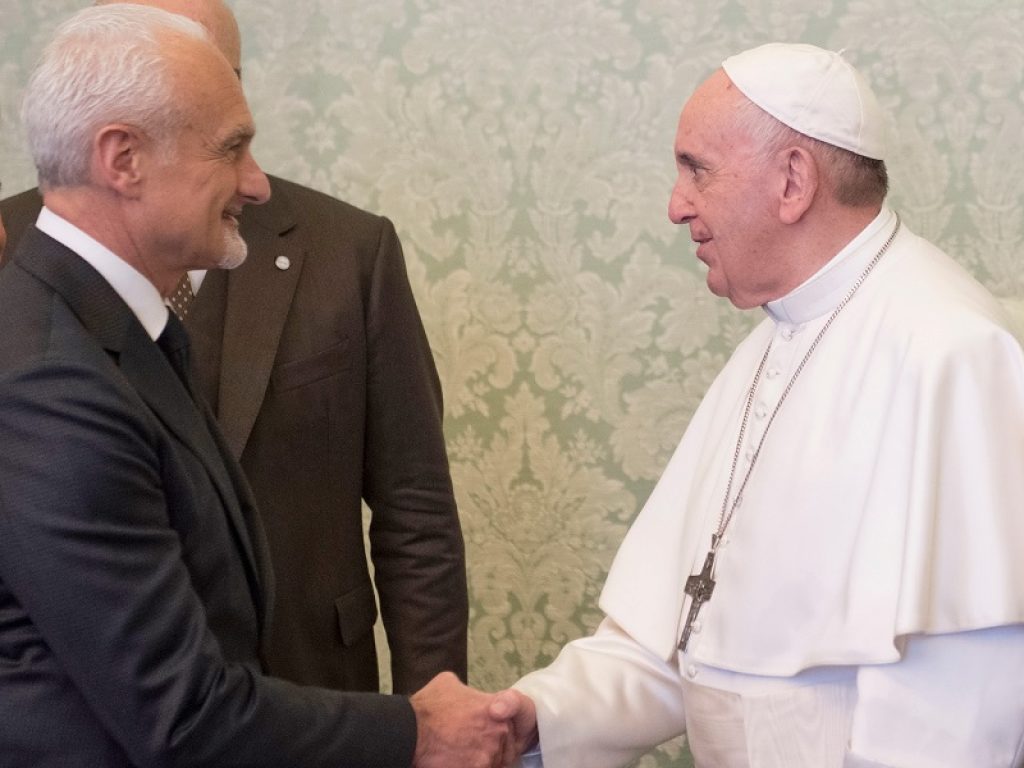 In Vaticano udienza privata tra Papa Francesco e una delegazione della Federazione Italiana Medici Pediatri: "Il lavoro che svolgete rappresenta una vera e propria missione"