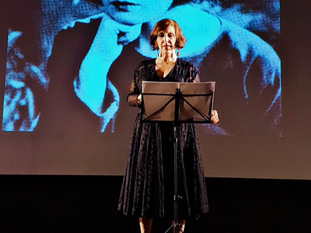 Dal 20 al 23 marzo Caterina Casini porta in scena al Teatro Lo Spazio Messico e Nuvole, il racconto di un Messico passionale, generoso, sensuale e drammatico