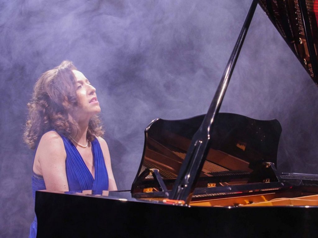 Oggi esce il nuovo album “Experimental Jazz – The new classjazzpo” della cantautrice e compositrice palermitana Marianna Fasone in arte Maryanna Phasone. Online da oggi anche il videoclip