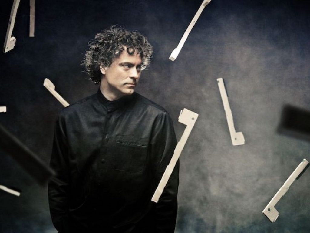 Il pianista Paul Lewis