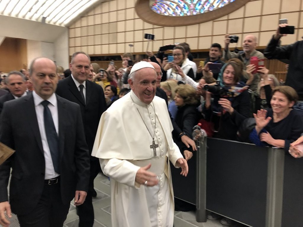 Papa Francesco risponde all’appello di Genesis Butler, l’attivista dodicenne che gli chiedeva di scegliere una Quaresima vegana per contrastare i cambiamenti climatici