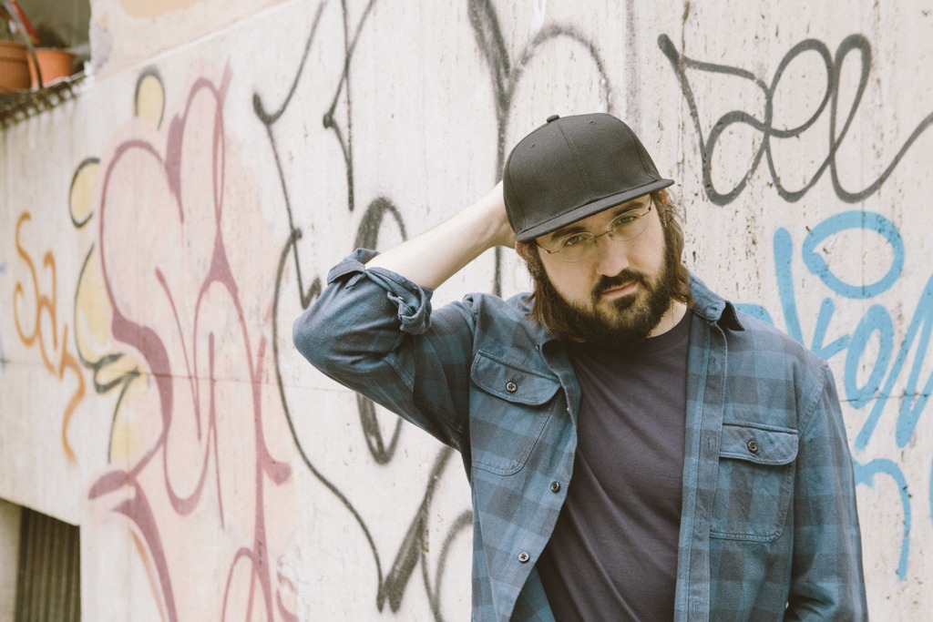 Piotta, con "L'Ottavo Re" rivive la golden age del rap italiano dei '90: il nuovo album disponibile negli store digitali e in vinile tiratura limitate