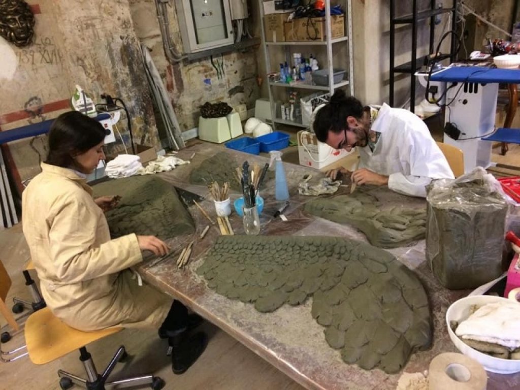 Dalla sartoria teatrale alla lavorazione del cuoio: Spazio NOTA apre la nuova stagione di corsi formativi dedicata ai mestieri d’arte