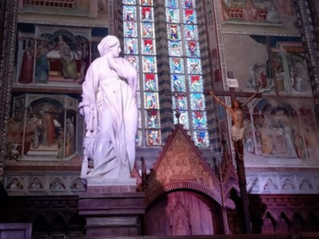 Trenitalia propone l’acquisto a prezzo ridotto della Orvieto Carta Unica (17 euro invece di 20, oppure offerta 4x3) a chi utilizzerà i treni regionali per arrivare nella città umbra