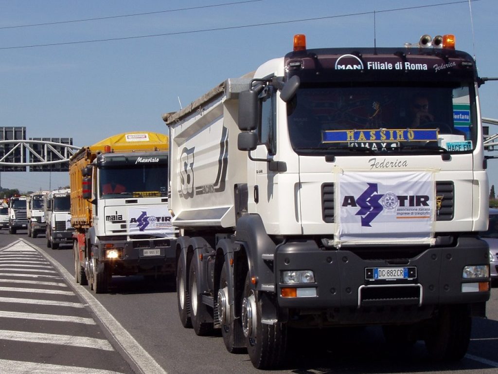 Assotir: autotrasporto in sofferenza sulla E45. La chiusura del Ponte Puleto (AR) provoca gravi disagi. Corteo di “Tir Lumaca” organizzato per sabato 23 marzo