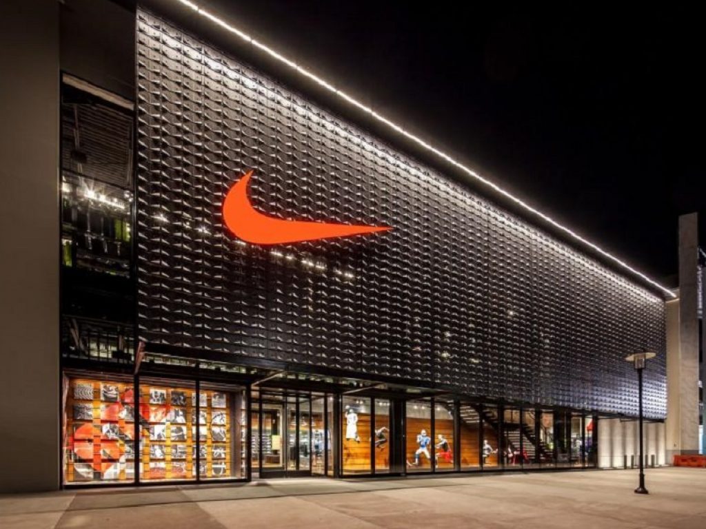 Antitrust Ue multa Nike per aver impedito ai commercianti di vendere in tutti gli Stati dell'Unione europea le magliette di alcune squadre di calcio