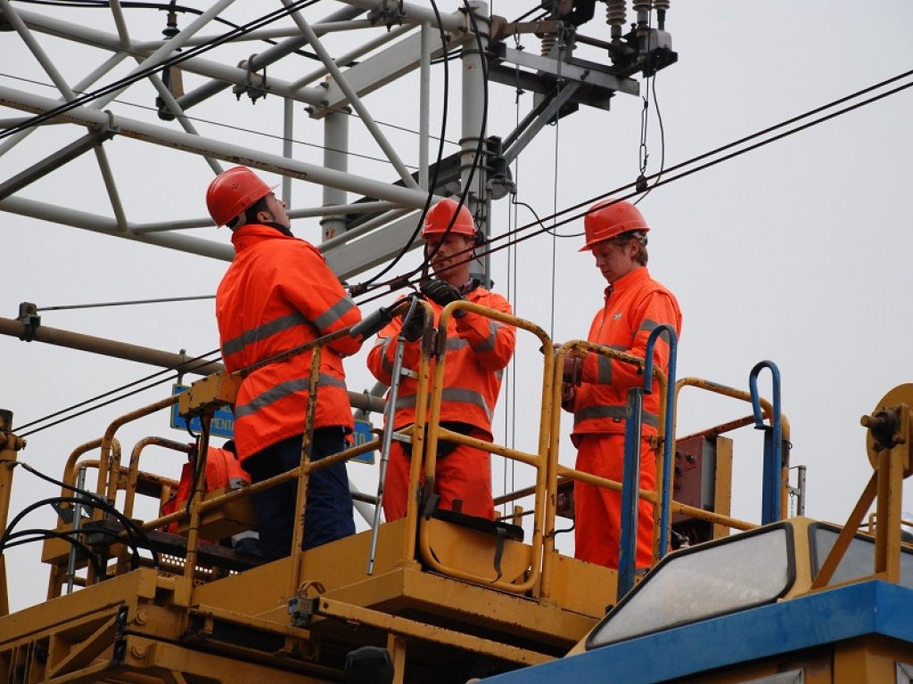 Oltre 9mila dipendenti del Gruppo FS Italiane lavoreranno durante le festività pasquali e i prossimi ponti primaverili per servizi, sicurezza e piena disponibilità della rete ferroviaria e stradale