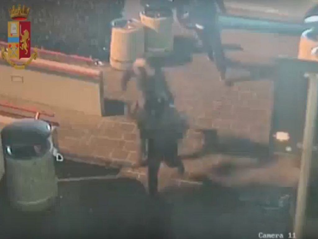 La Polizia di Stato ha arrestato quattro persone che lo scorso 27 febbraio rapinarono l'autogrill e il distributore dell'area di servizio Sillaro ovest dell’autostrada A14