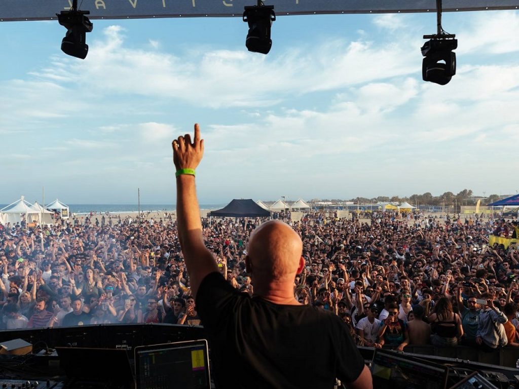 Per il Primo Maggio 24 ore consecutive in contemporanea su due diversi palchi, per un totale di 48 ore di musica, in una scenografia mozzafiato tra l'Etna e il mare: è il One Day Music di Catania, dal 2009 uno degli eventi di riferimento per la musica italiana