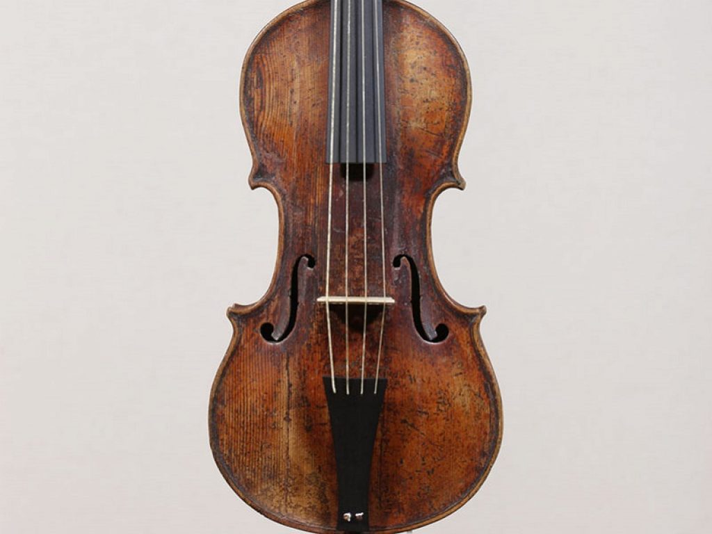 Il violino Storioni del 1793 presentato oggi restaurato a Cremona al Museo del Violino, dove è stato posizionato col nome “Bracco” grazie al contributo della Fondazione Bracco