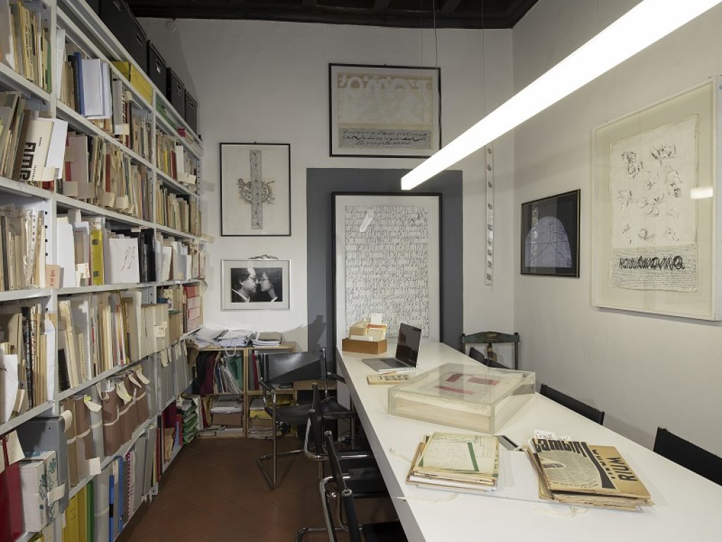 Giovedì 4 aprile alle ore 18 nello Spazio Mostre di Fondazione CR Firenze (Via Bufalini 6) l'inaugurazione della mostra "Periplo" sull'Archivio Luciano Caruso
