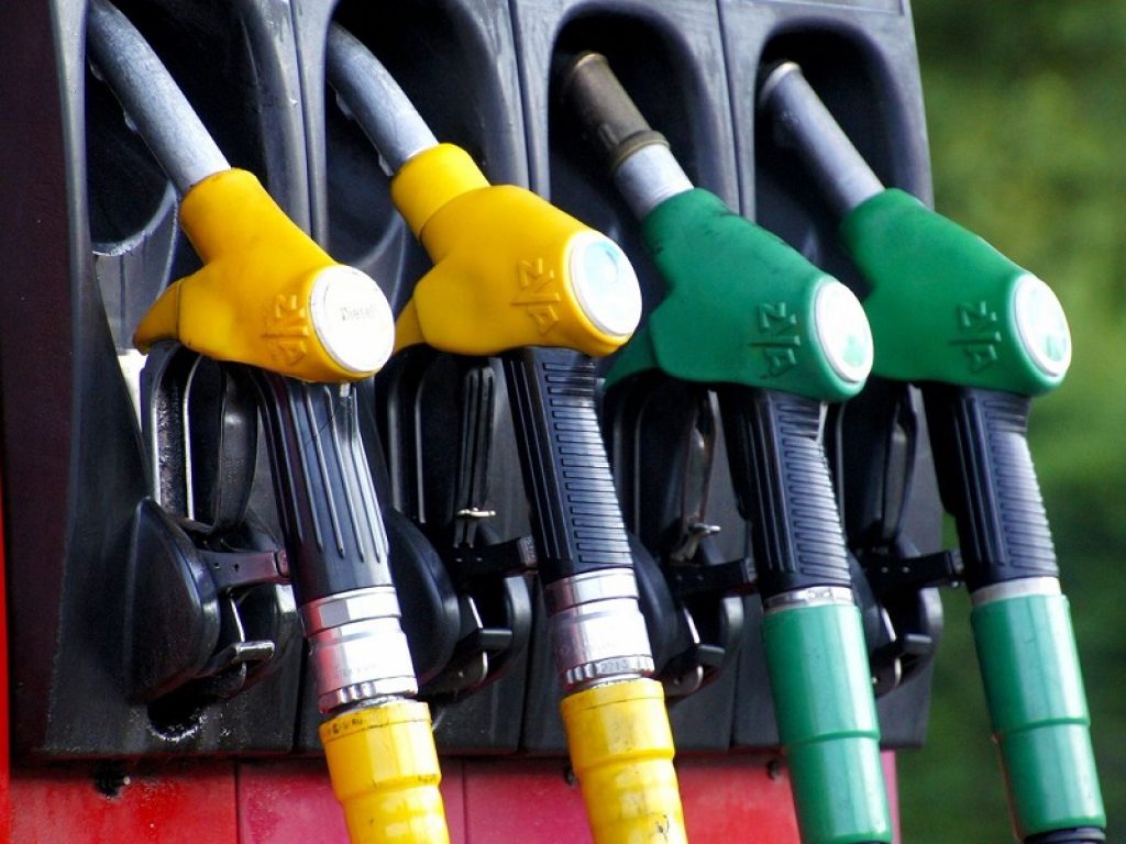 Il Consiglio dei ministri dà il via libera al nuovo decreto legge: prorogato all’8 luglio il taglio delle accise sui carburanti, Iva al 5% sul gas usato per autotrazione