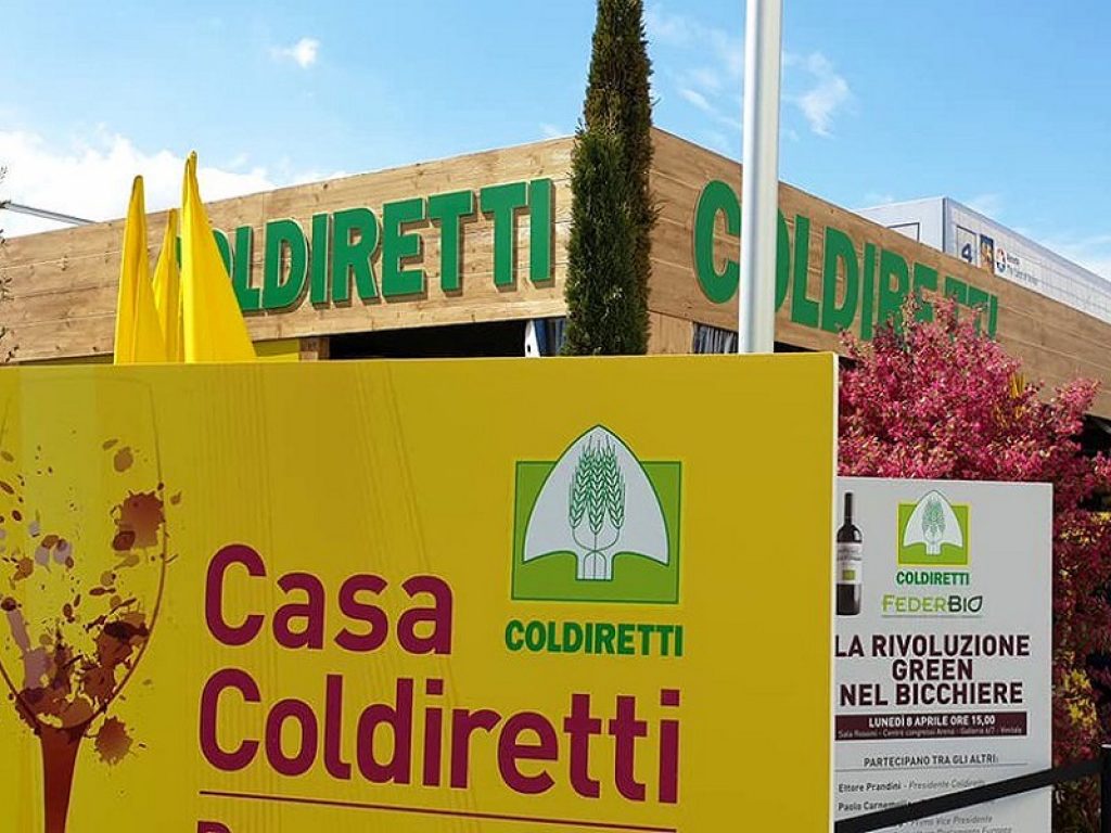 Dal vino scomponibile all’archeo-vino in terracotta, dall’etichetta termometro a quello che matura nel lago: le innovazioni 2019 del vino presentate da Coldiretti al Vinitaly