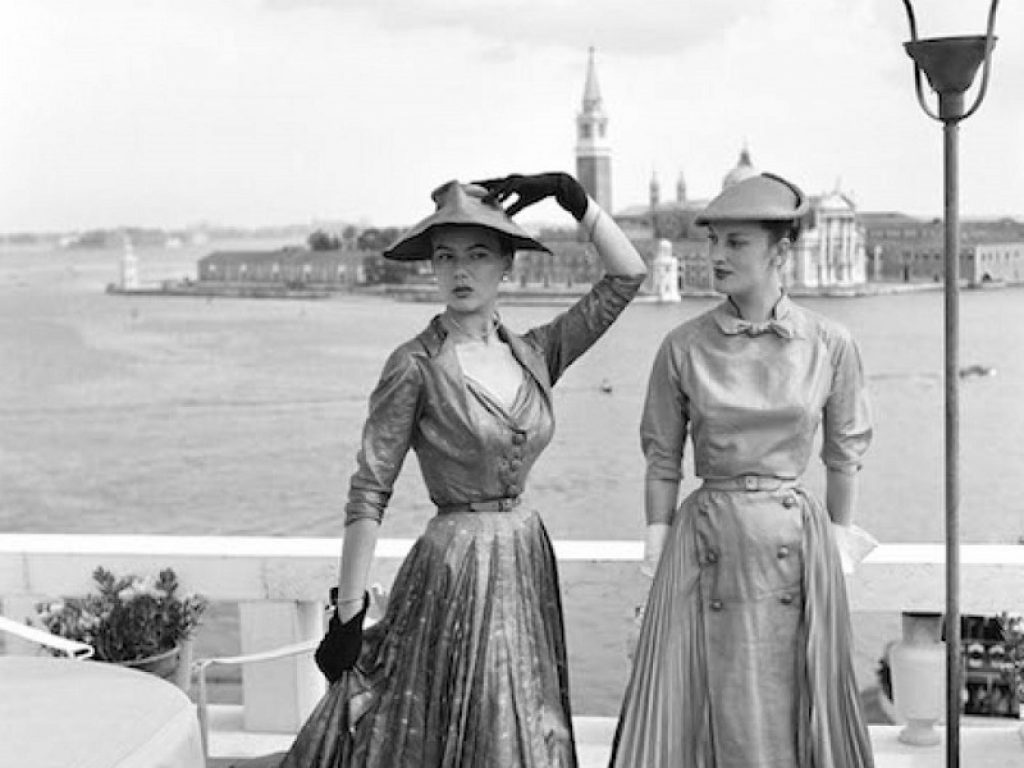 Models wearing Christian Dior fashions near the Piazza San Marco in Venice, 3rd June 1951. (Photo by Archivio Cameraphoto Epoche/Getty Images)