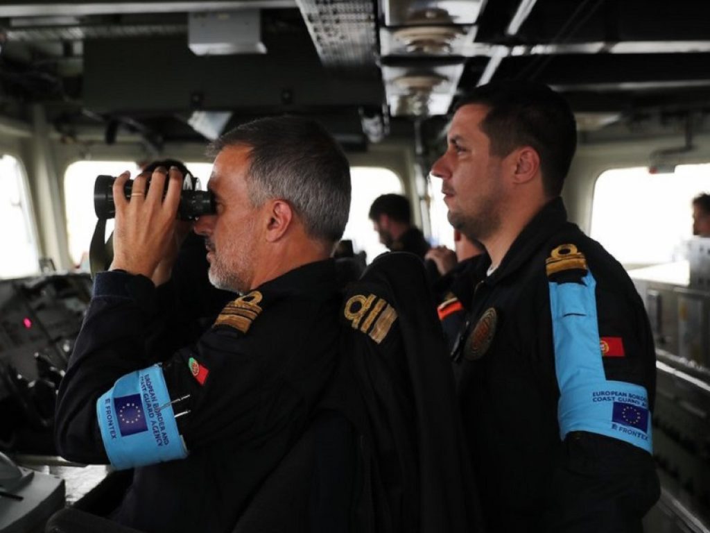 Il Parlamento europeo ha approvato in via definitiva la normativa che rafforza la Guardia di frontiera e costiera europea (Frontex): previste 10mila unità entro il 2027