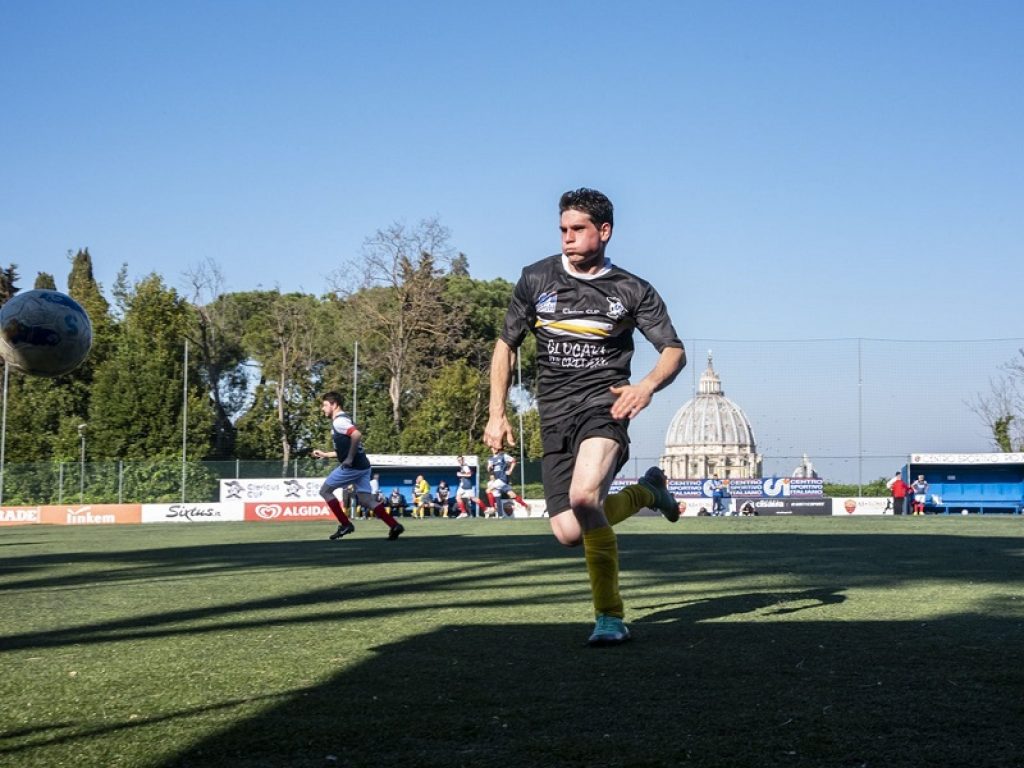 Via alla Clericus Cup: 35 reti, due espulsioni e due goleade al debutto. Partenza sprint nel mondiale pontificio per la squadra del Vicariato e dell’Università gesuita: sedici reti in due