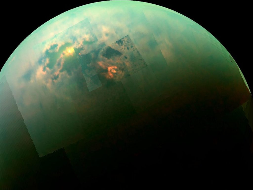Un nuovo esperimento, guidato da ricercatori della Southern Methodist University, ha ricreato in provetta i cicli stagionali dell’atmosfera di Titano