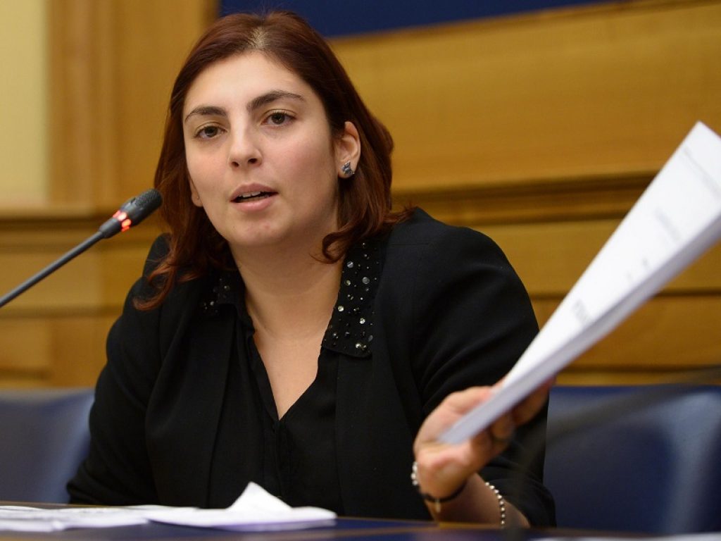 Il Vice-Ministro Laura Castelli prova a ricucire con la Lega dopo le tensioni sulle norme per i Comuni contenute nel Dl crescita: "Nessuna guerra con gli alleati"