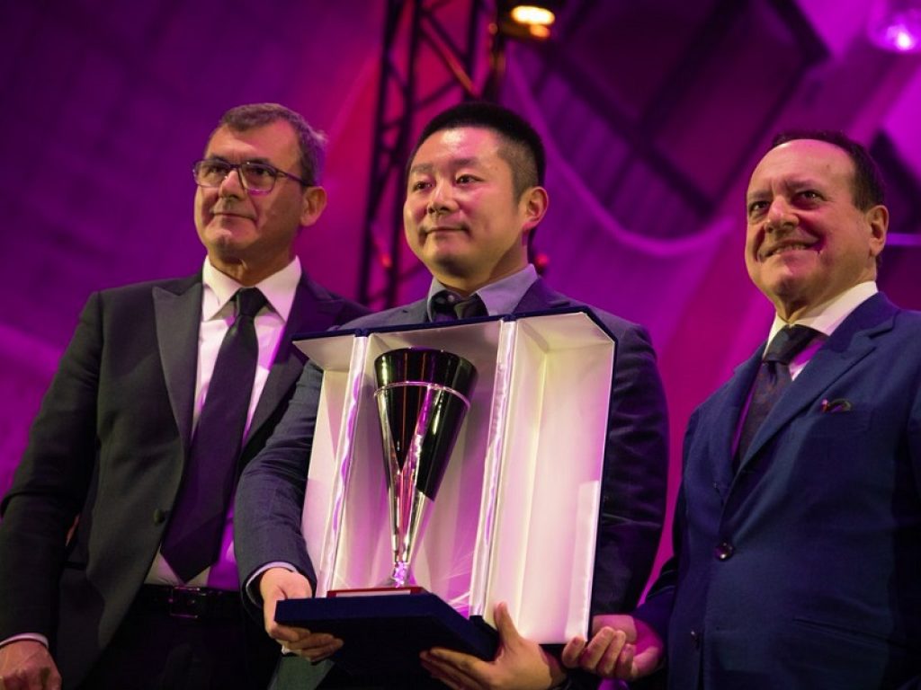 Il Premio Internazionale Vinitaly, istituito nel 1996, consegnato a Ornellaia, Leon Liang e Demei Li che si sono distinte per il loro impegno nel campo enologico