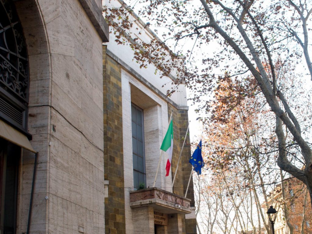 Pubblicato il concorso di idee per il logo del MISE, il Ministero dello Sviluppo Economico: i progetti grafici potranno essere presentati entro il 10 gennaio 2020