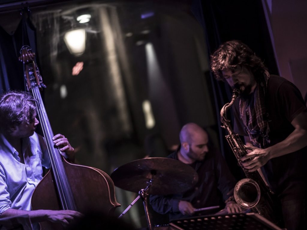 Per Arcadia Trio prosegue il tour italiano: lunedì 6 maggio alle ore 22 saranno live al club NOF di Firenze per la rassegna Mondieux Jazz