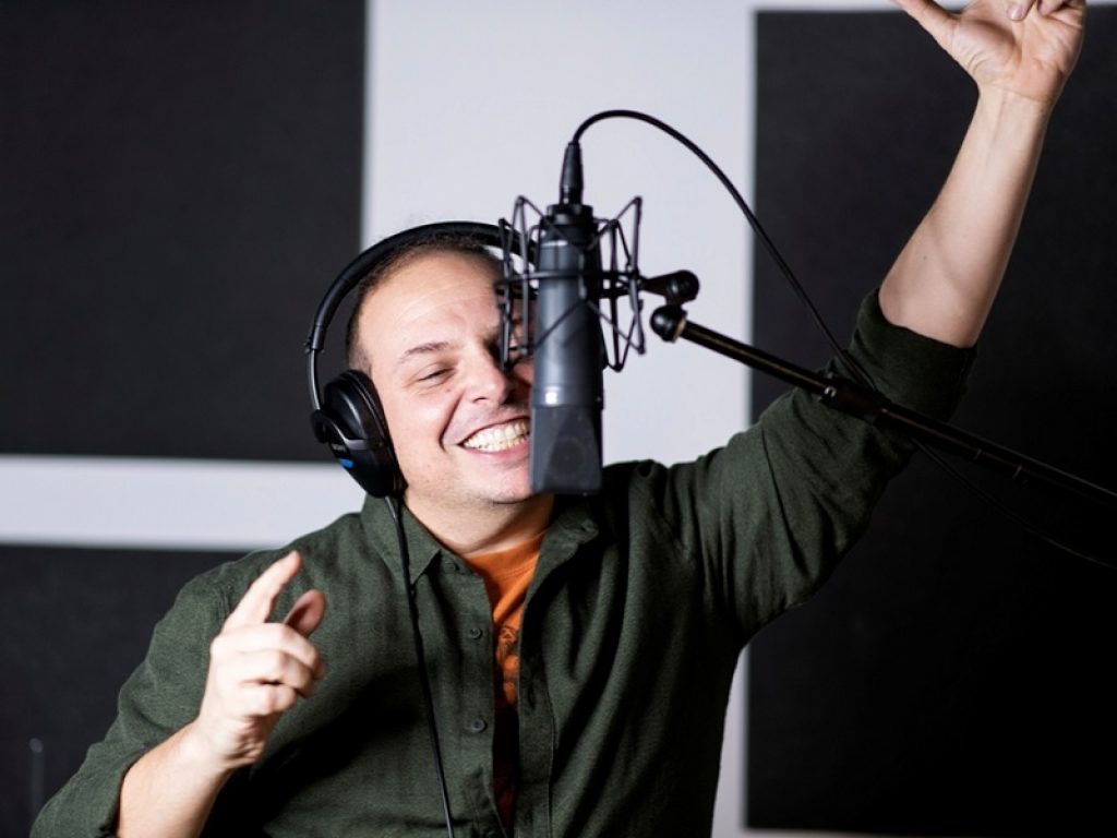 "Grazie Danié": il cantante romano Brusco omaggia il centrocampista della Roma Daniele De Rossi che oggi giocherà l'ultima partita con i giallorossi