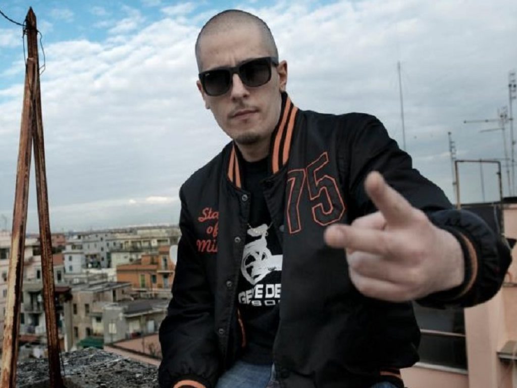 Torna il rap "Made in Roma" de Il Turco con uno sguardo al futuro: da oggi, 3 maggio, in tutti i negozi di dischi e piattaforme digitali "Lontano"