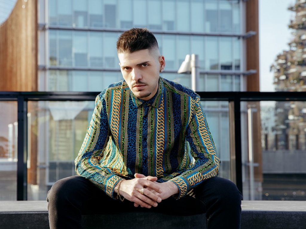 “Chi sono” è il quarto singolo estratto da “Vita da Cane”, secondo disco ufficiale del rapper di Varese Mr Dailom, disponibile su Youtube