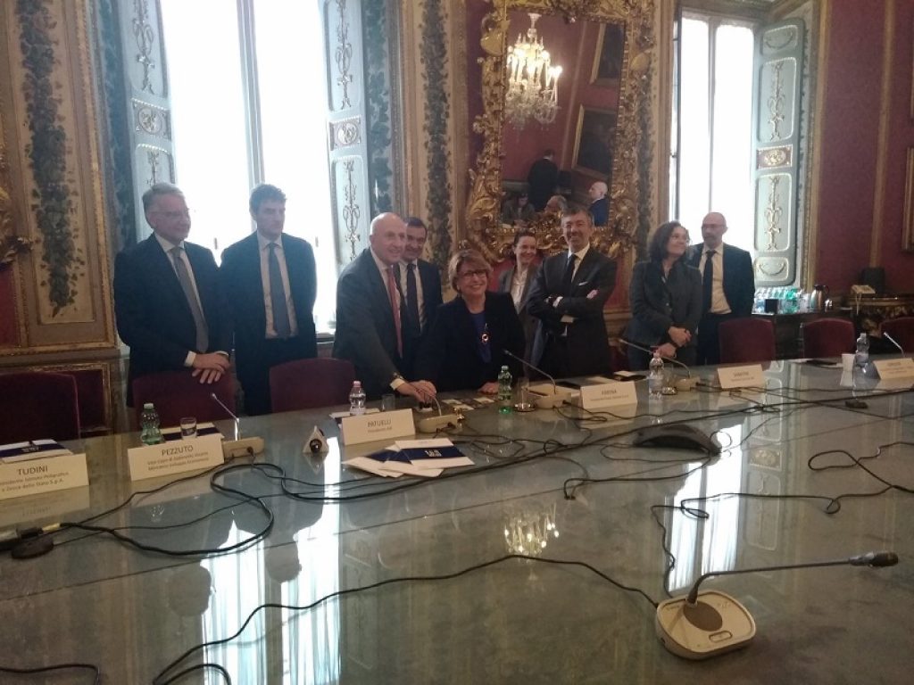 Svelato il francobollo stampato in rotocalcografia ed emesso in occasione del centenario dell'Associazione Bancaria Italiana