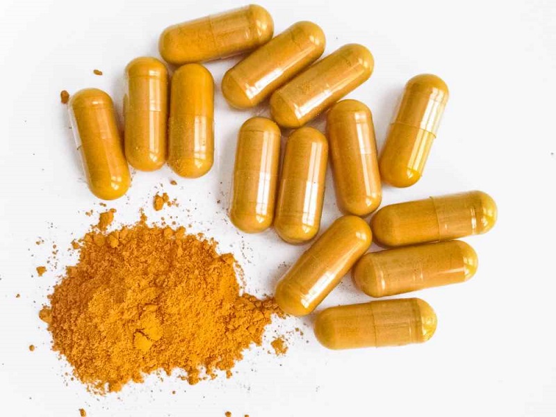 Abbuffate, gli integratori che aiutano a digerire durante e dopo le feste: enzimi naturali ed estratto di zenzero per un’azione rapida