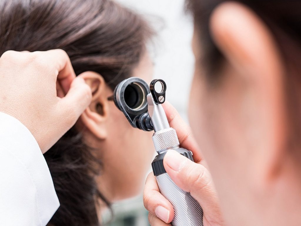 Otite del nuotatore: se si è inclini alle infezioni, è consigliabile un controllo dall'otorino per escludere patologie preesistenti del condotto