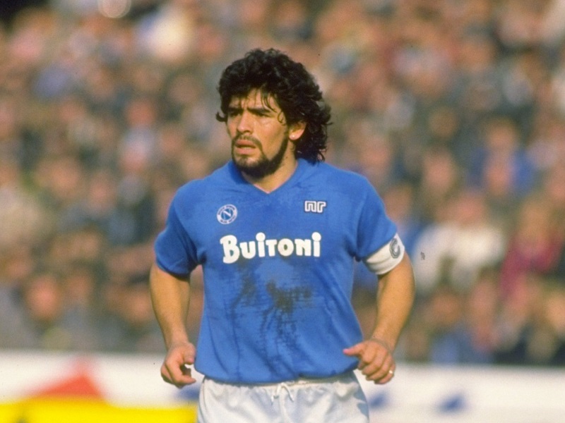 Il mondo del calcio piange Diego Armando Maradona: il "Pibe de Oro" è morto a 60 anni per arresto cardiorespiratorio nella sua casa di Tigre