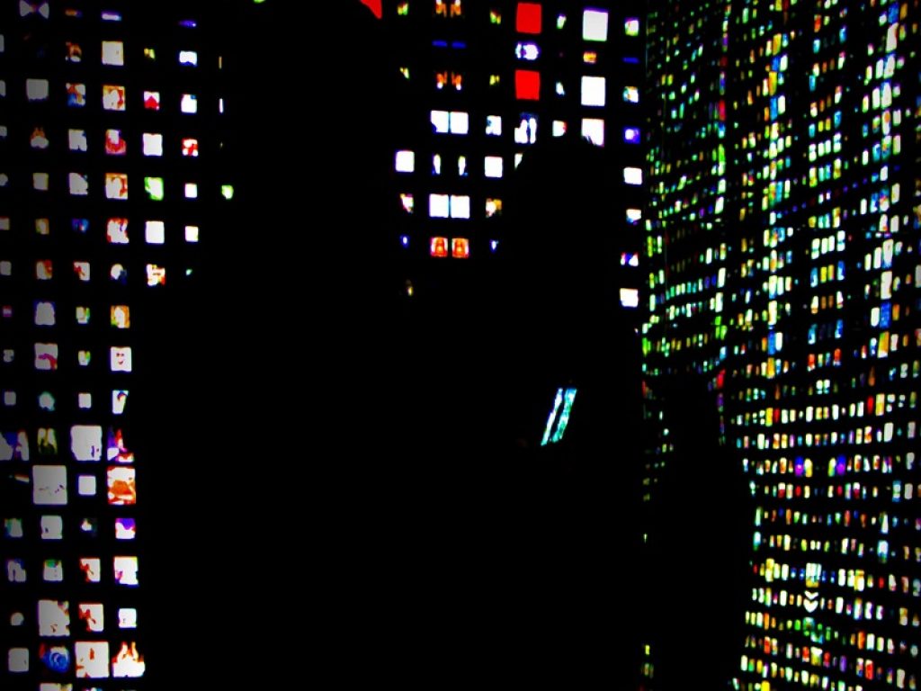 Dal 19 al 21 giugno al Cometa Off di Roma arriva lo spettacolo Mirrorless: testo inedito di Sabrina Scansani per la regia di Cristiano Ciliberti