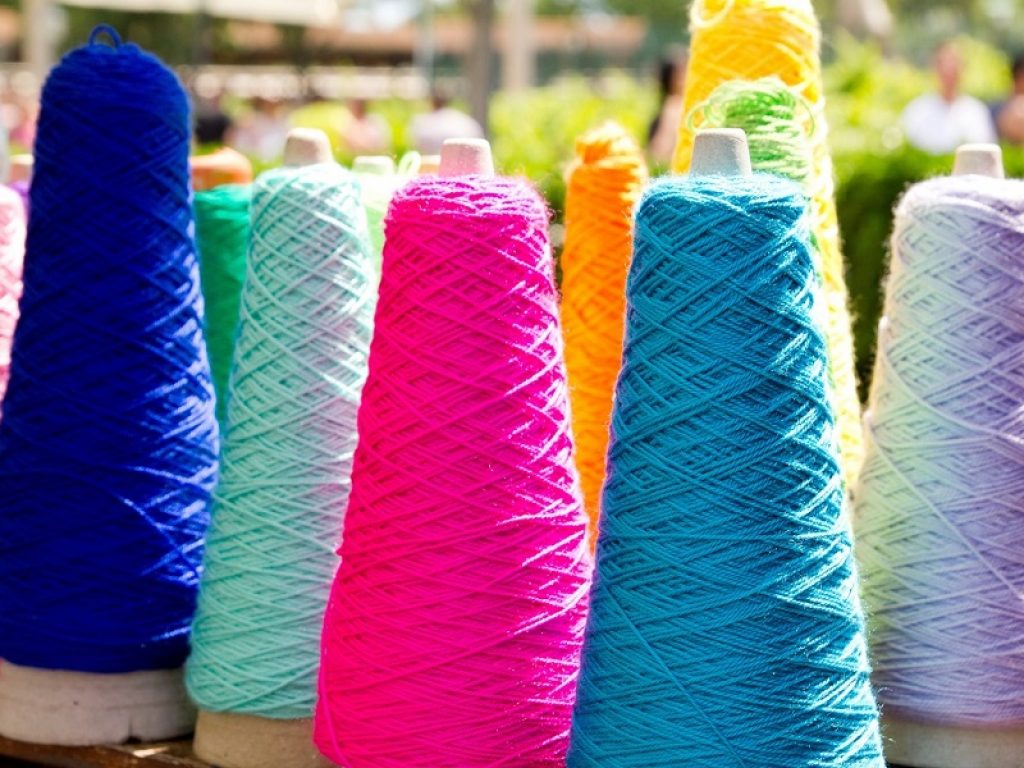 La viscosa inquina e ha bassi standard di sostenibilità: appello alle case di moda della piattaforma WeMove.org per limitare l'inquinamento da produzione