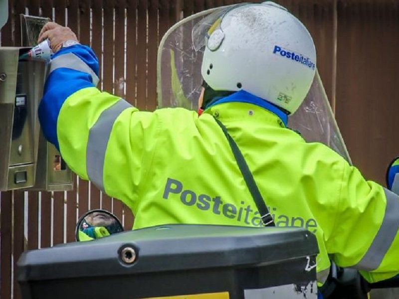 poste italiane postino stakanovista