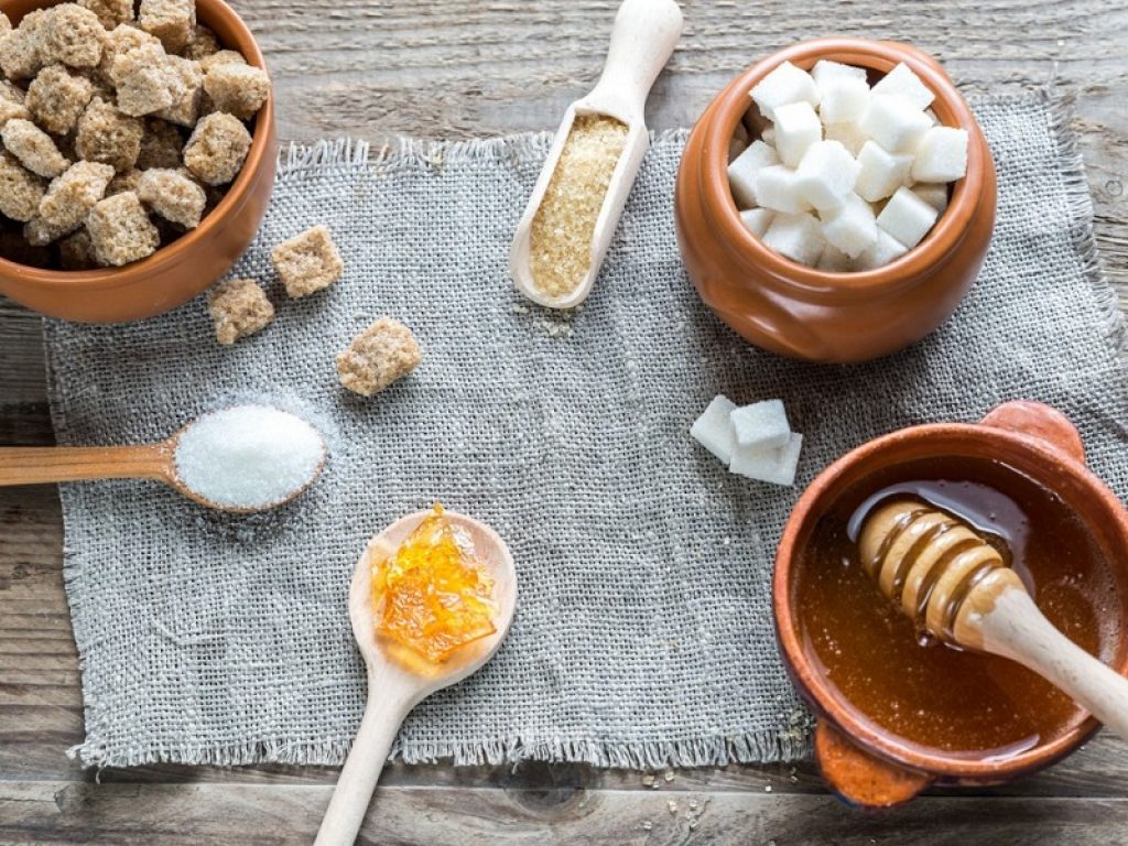 Cereali e snack al miele possono contenere fino a 25 volte più zucchero. Consumatori ingannati: pensano a prodotti più sani 